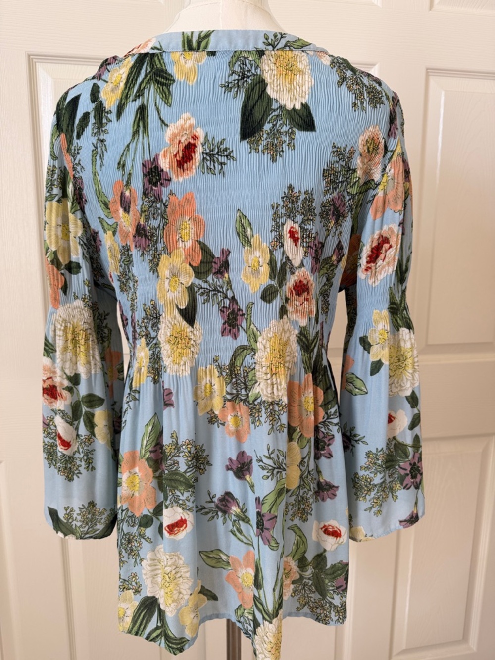 Spense Light Blue Floral Smocked V-Neck Bell Sleeves Tunic Size S/P - Picture 3 of 8